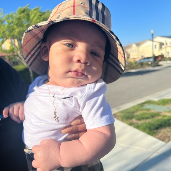 Hat & Shorts 3-6month Unisex worn once - Picture 3 of 3